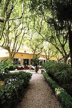 La Touloubre Hotel La Barben Exterior photo