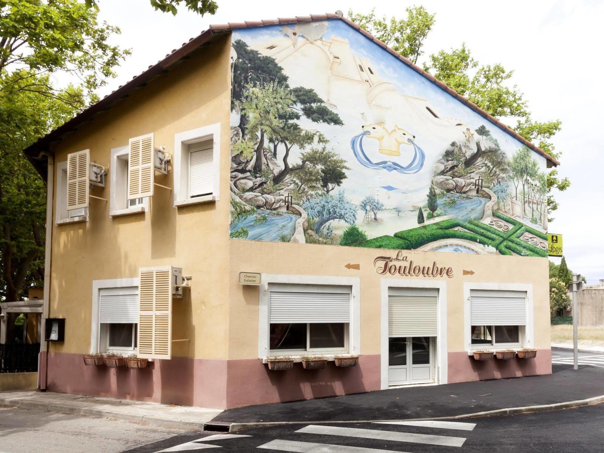 La Touloubre Hotel La Barben Exterior photo